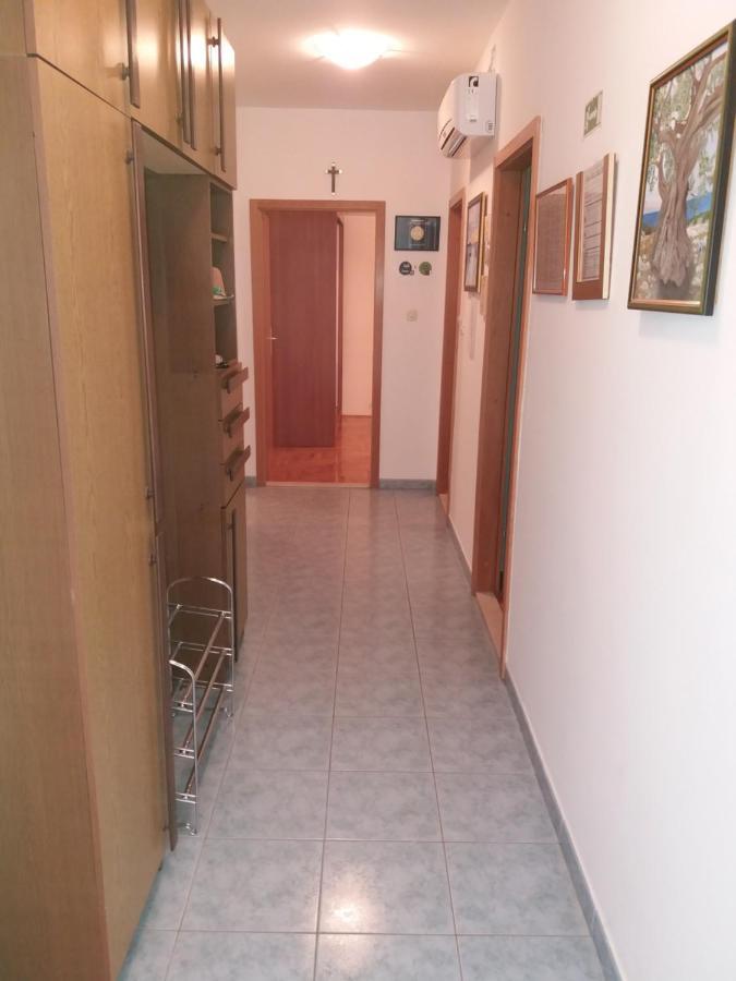 Apartment Meri โตรกีร์ ภายนอก รูปภาพ