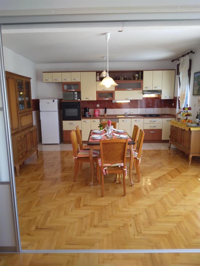 Apartment Meri โตรกีร์ ภายนอก รูปภาพ