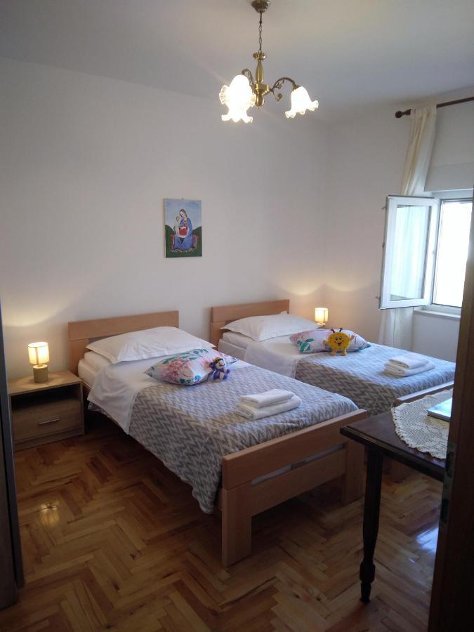 Apartment Meri โตรกีร์ ภายนอก รูปภาพ