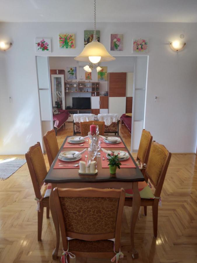 Apartment Meri โตรกีร์ ภายนอก รูปภาพ