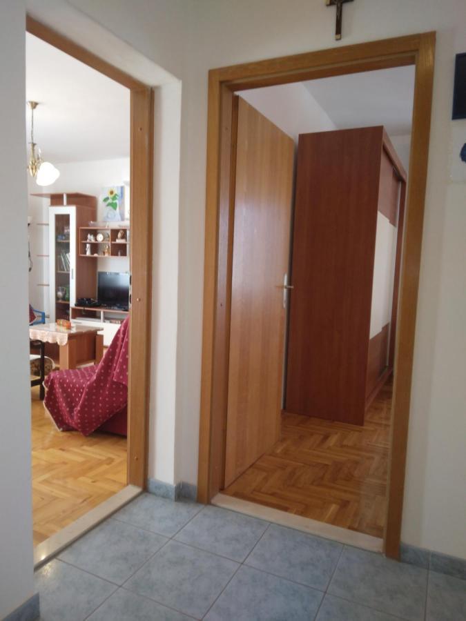 Apartment Meri โตรกีร์ ภายนอก รูปภาพ